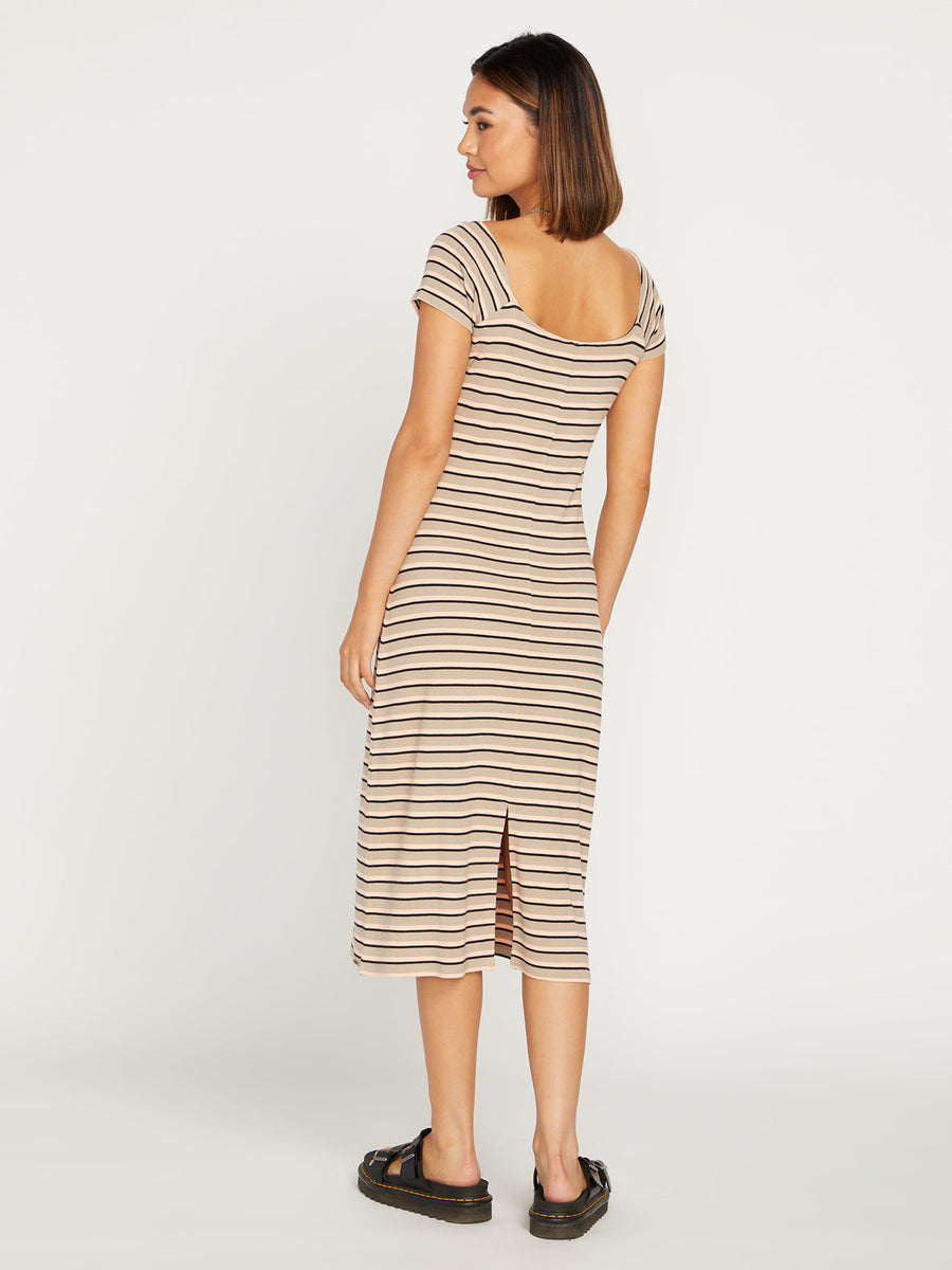 All Booed Up Dress - Taupe – Volcom Japan